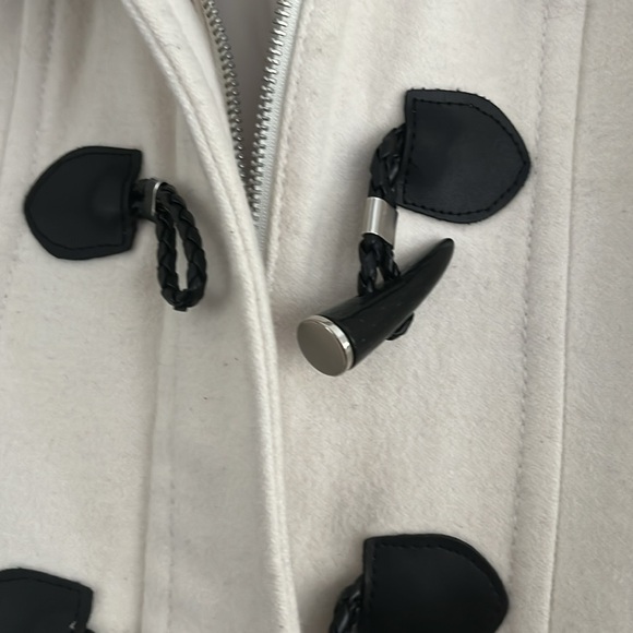 BCBG coat XS White jacket beautifully tailored. Great condition. Dry cleaned. - Picture 2 of 7